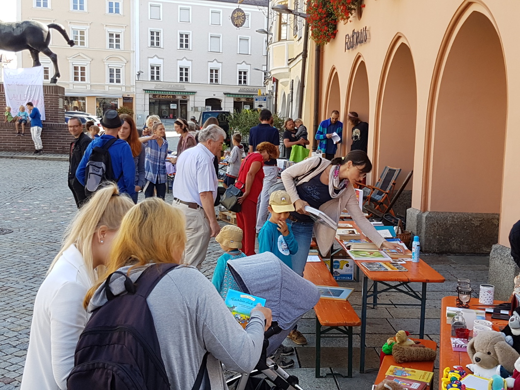 Verschenkemarkt am Pfarrkirchner Stadtplatz